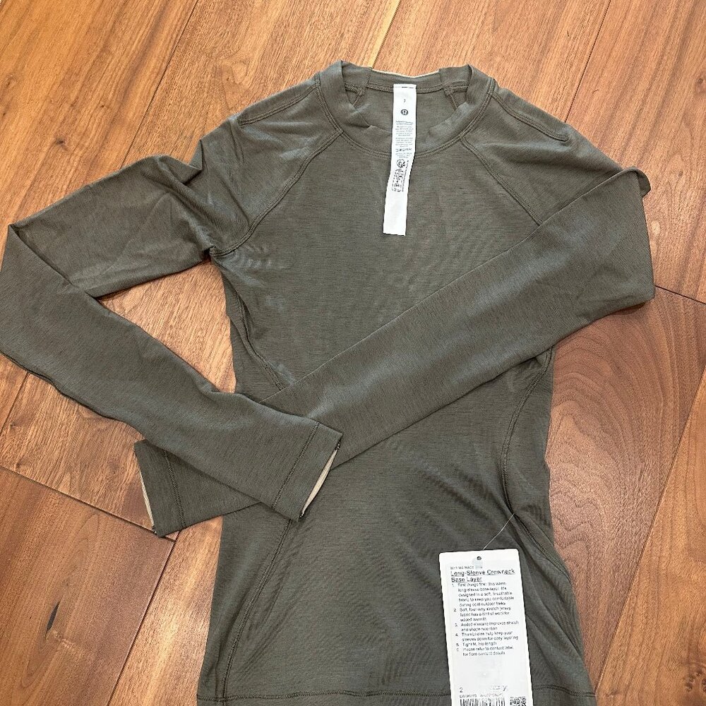 NEW LULULEMON WITH TAGS BASE LAYER SIZE 2